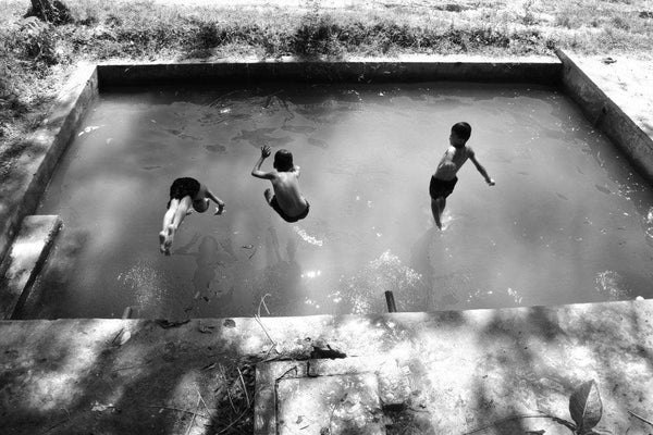 Photorealistic photography titled 'Fly To Swimming', 11x17 inches, by artist Rahmat Nugroho on