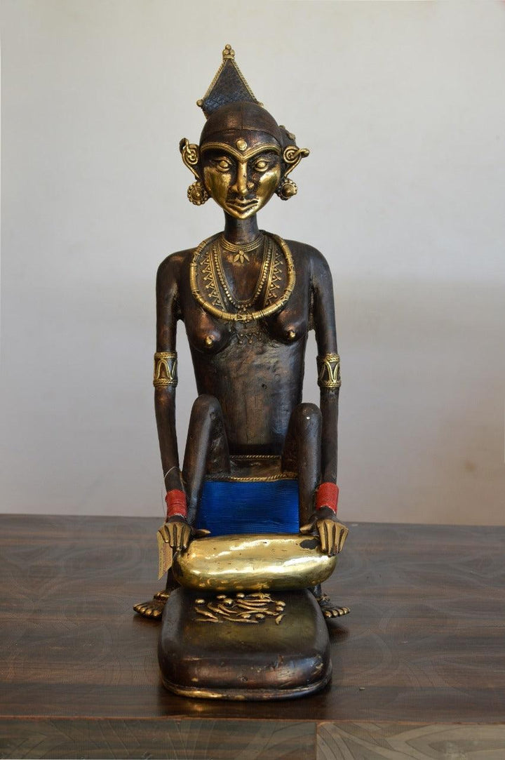 Figurative sculpture titled 'Tribal Working Lady Matni Wali', 21x12x11 inches, by artist Kushal Bhansali on Brass