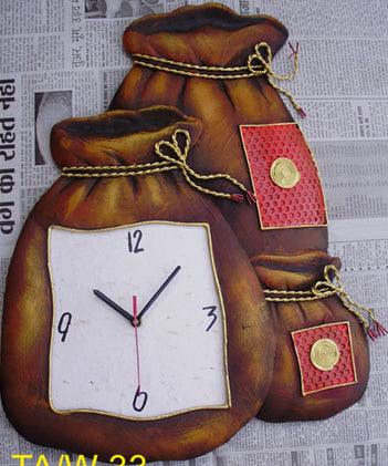 Lifestyle craft titled 'Wall Clock', 18x16 inches, by artist Nitesh on Wrought Iron